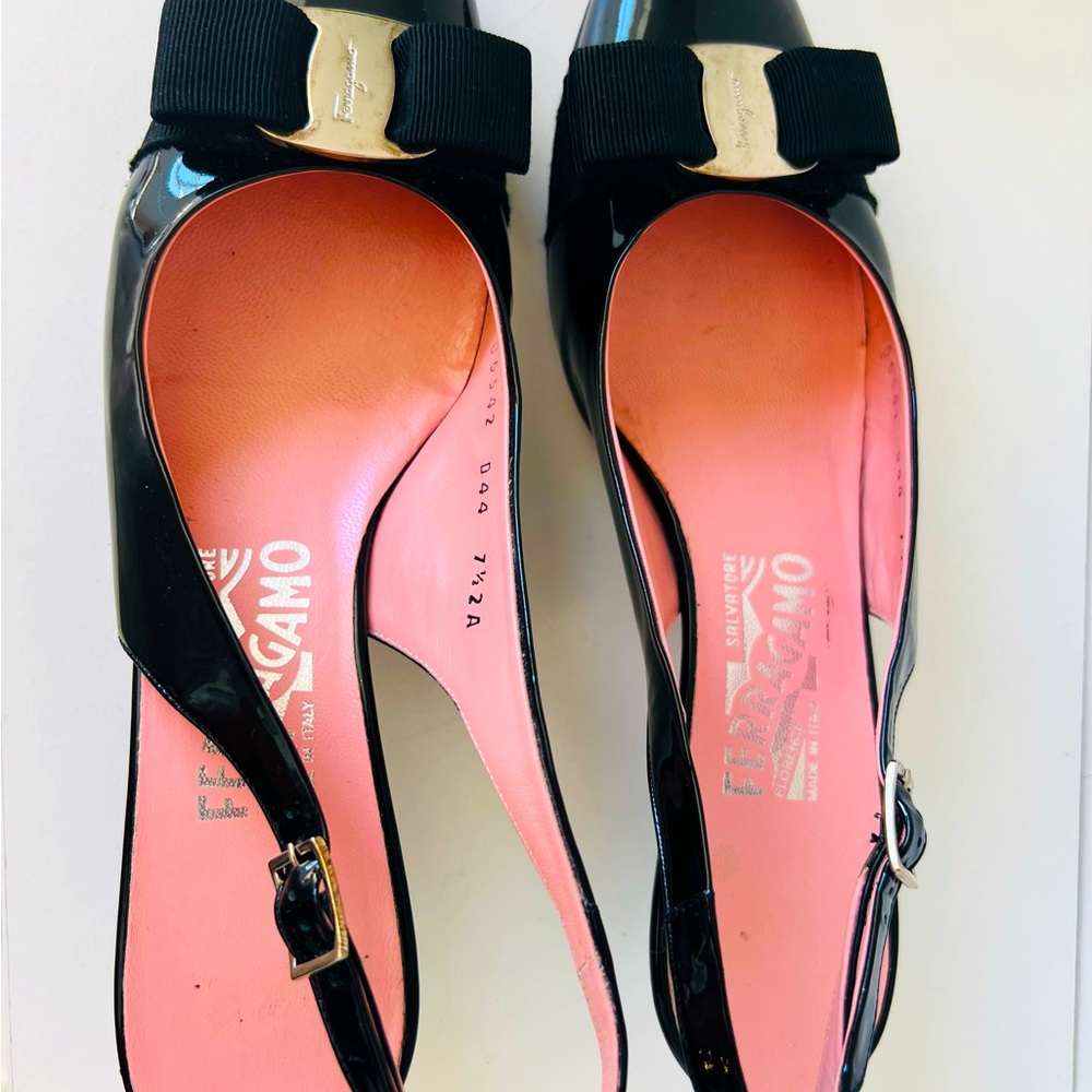 Salvatore Ferragamo Vara Bow Kitten Heel Slingback 7.5 AA